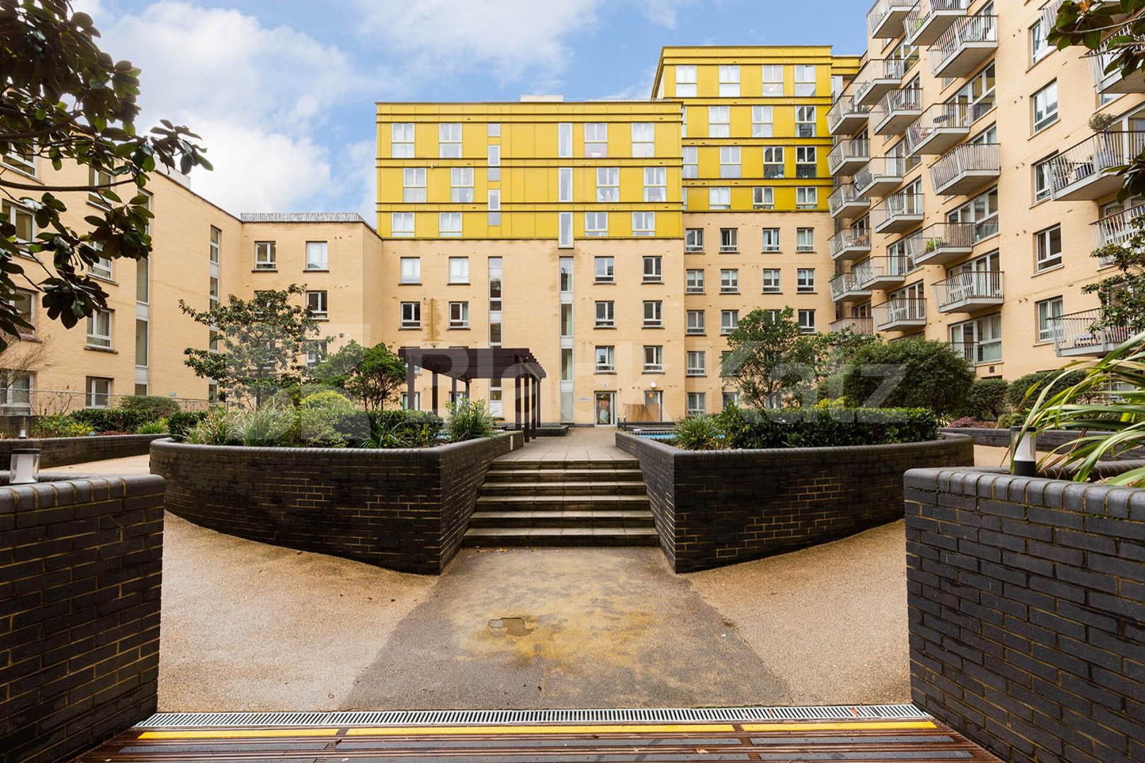 Exceptional spacious 2 bed 2 bath within a private luxury development  Buckler Court, Eden Grove, Holloway